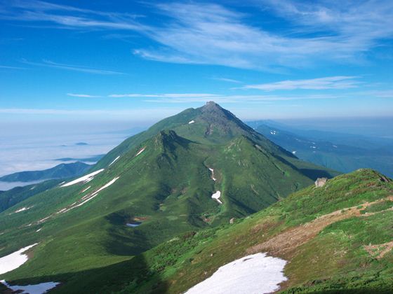 サシルイ岳から見た羅臼岳