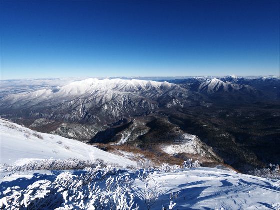 ニセイカウシュッペ山（左）、平山（中央）、屏風岳（右）などが見えました