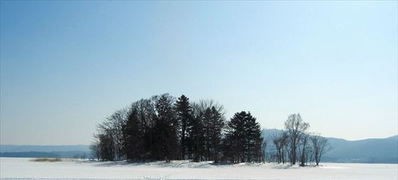 ヤイタイ島（阿寒湖の西寄りにある小さな島）