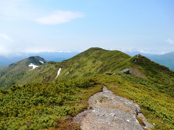 武華山（中央）