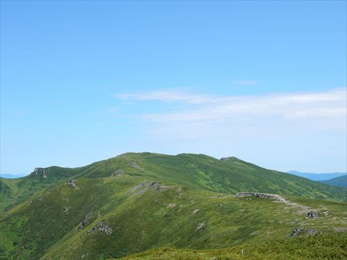 比麻奈山、比麻良山へとつづく稜線