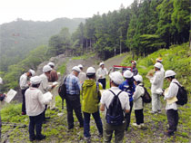 治山事業の説明を受ける国有林モニター