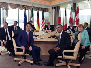 G7伊勢志摩サミットでは、国産ヒノキを活用した机と椅子を利用
