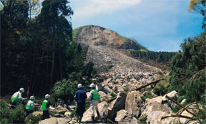 平成28年熊本地震による林地被害に関する林野庁九州森林管理局の現地調査