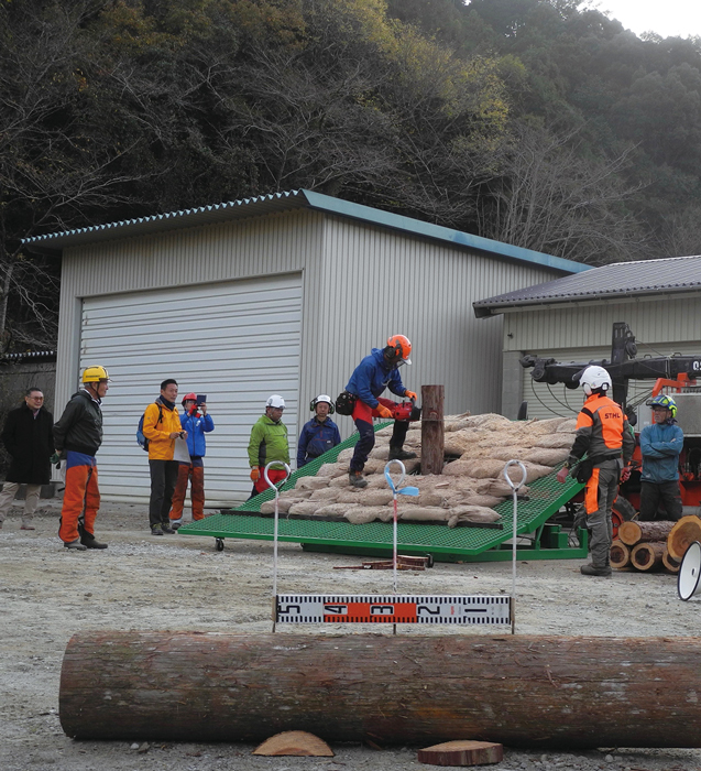 和歌山県農林大学校林業研修部でのFelling Trainer MTW-01を使用した伐倒練習の様子2