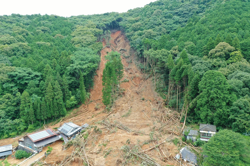 大雨による山腹崩壊 熊本県芦北町