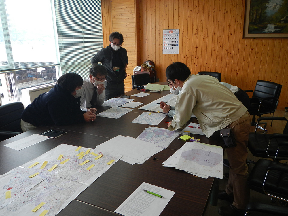 QGISを用いて検討する「路網のあり方検討会」
