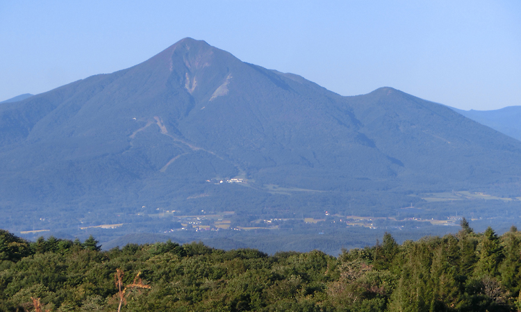 山頂からの磐梯山