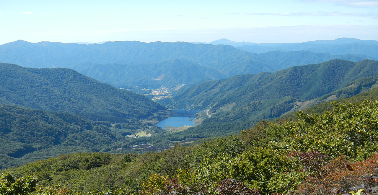 五葉山3合目付近から望む「鷹生ダム」