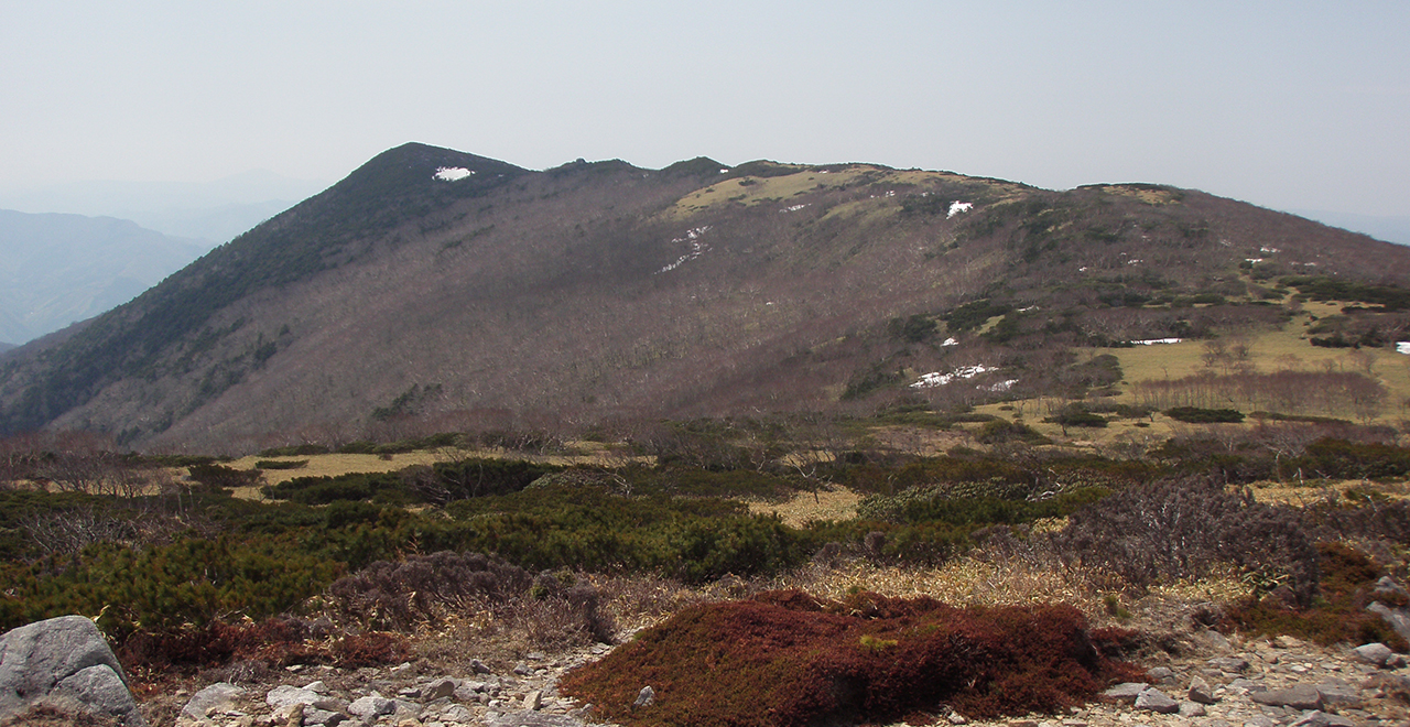 五葉山山頂から望む黒岩