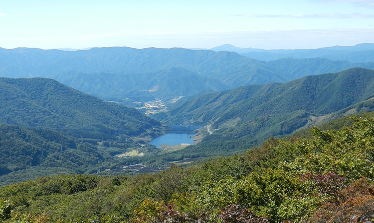 五葉山3合目付近から望む「鷹生ダム」