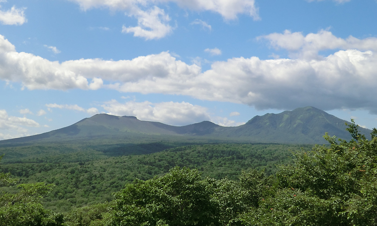 樽前山を望む