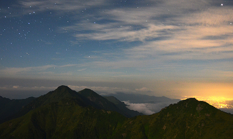 石鎚山から見た月明かりの二の森