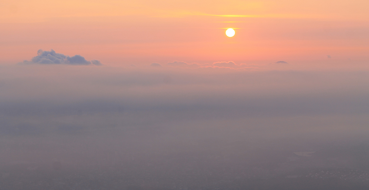 皿倉山から拝む朝陽