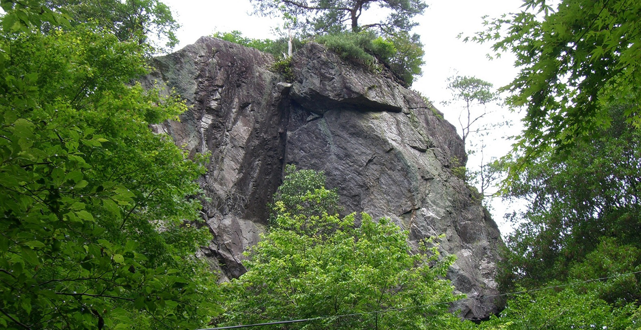 さるとび岩