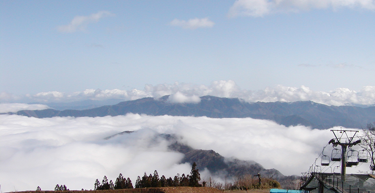ゲレンデからの九州山地と雲海は絶景