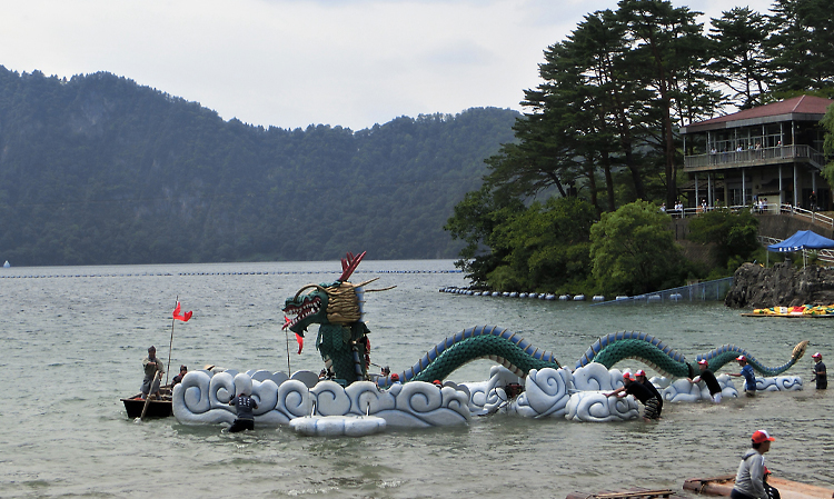 沼沢湖水まつり