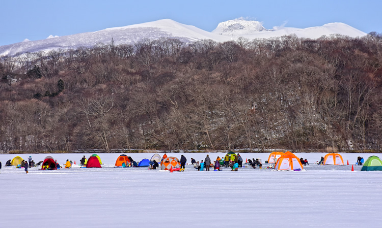 ポロト湖のわかさぎ釣りと樽前山