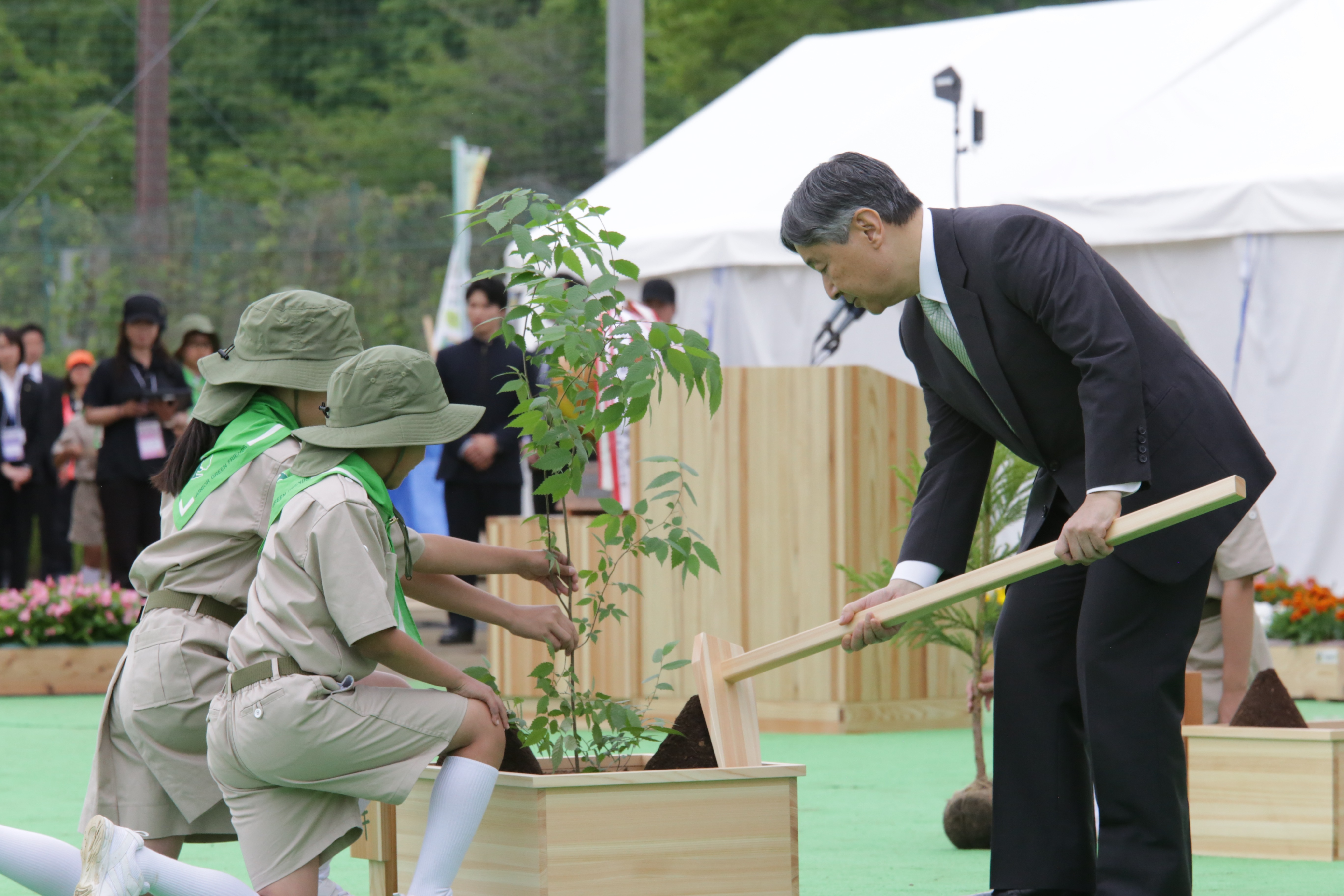 天皇陛下によるお手植え