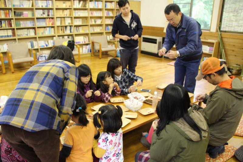 ﾋﾉｷの球果のストラップ