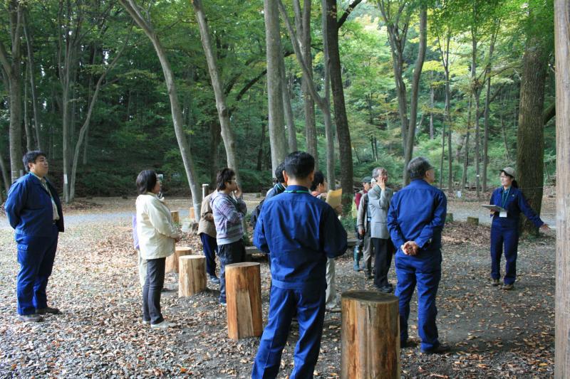 看板前にて