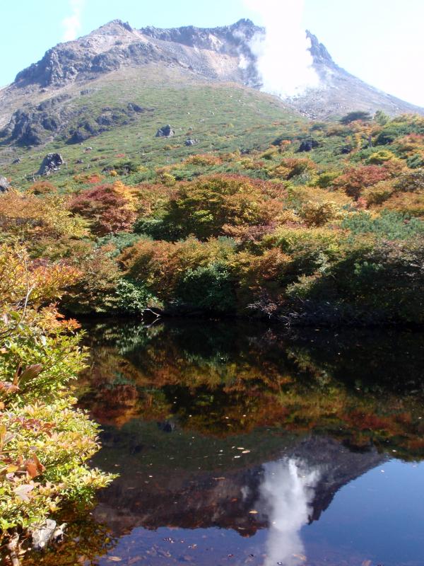 茶臼岳の紅葉とひょうたん池