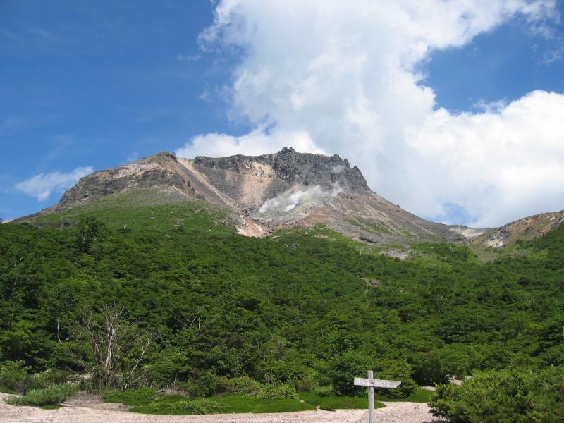 姥ヶ平より茶臼岳を望む