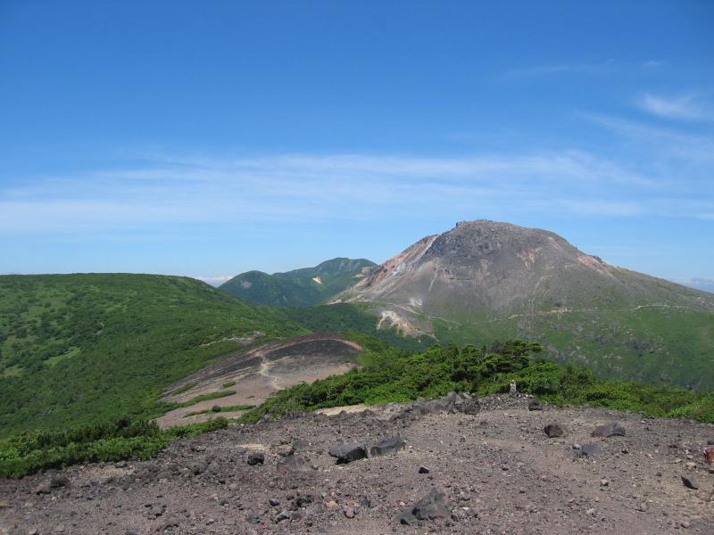 剣が峰から望む茶臼岳