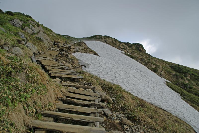 小至仏山頂へ