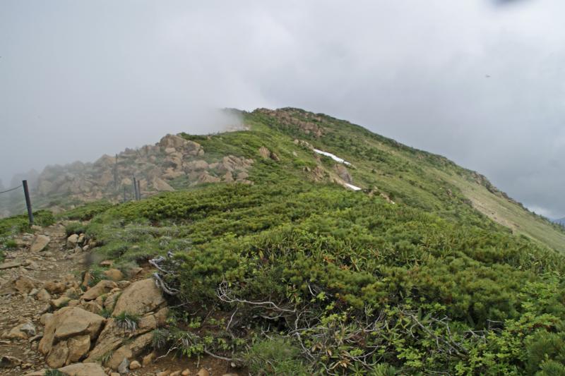 至仏山頂へ