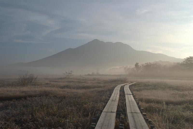 朝靄の燧ヶ岳