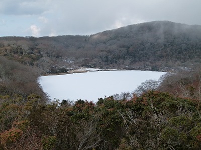 凍った八丁池