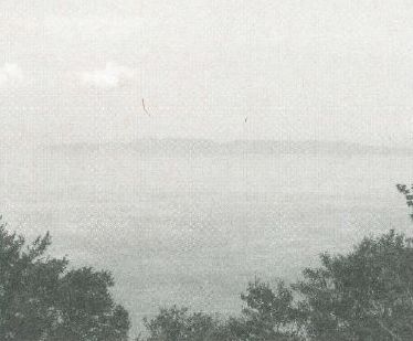 美しい日本海に浮かぶ粟島