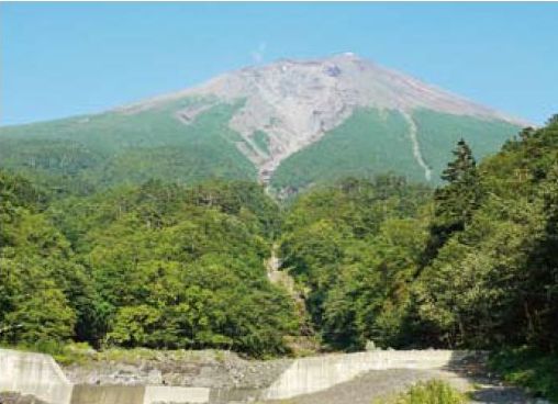 崩壊がつづく大沢崩れ