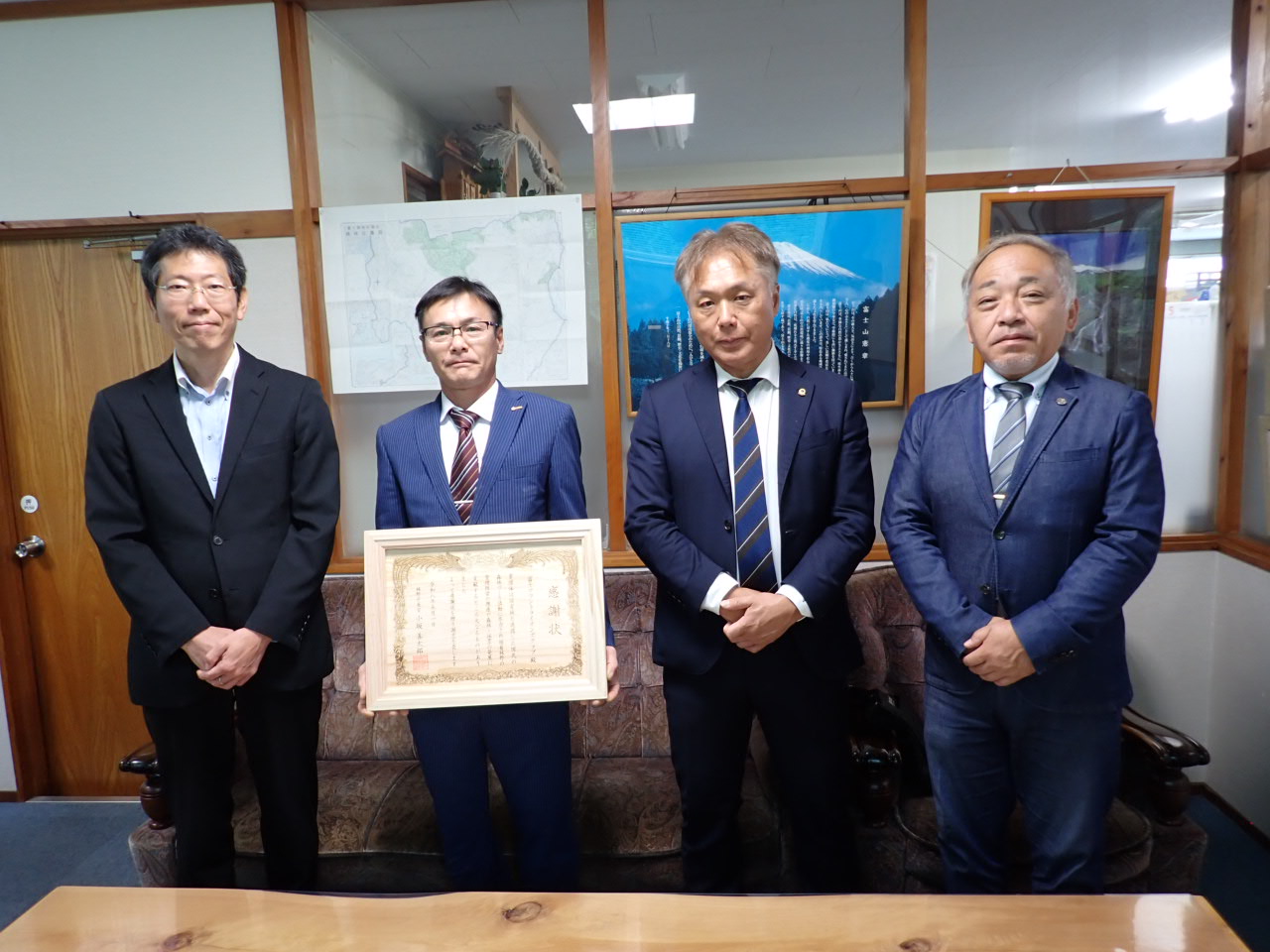 長官感謝状贈呈4名横並び