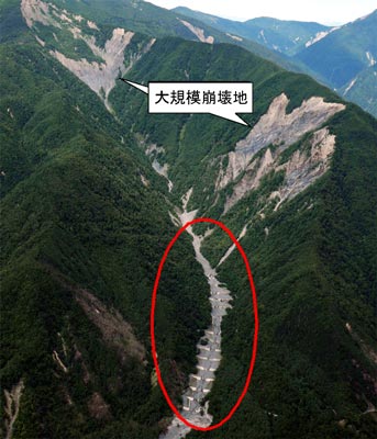 上千枚の治山ダム群