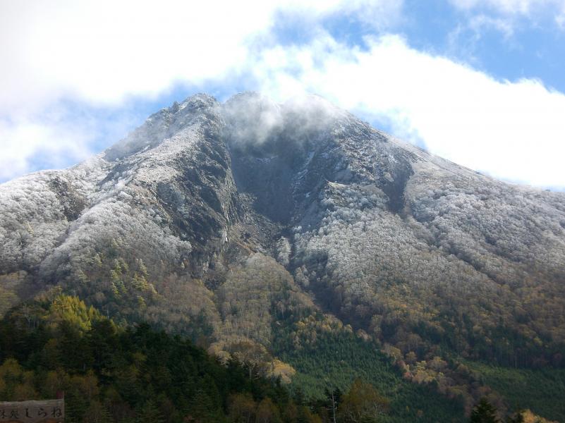 雪化粧した日光白根山