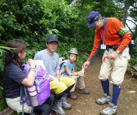 120819しおり配布01