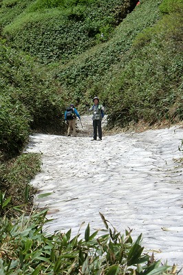 130721残雪豊かに