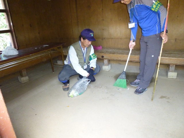 120804避難小屋清掃