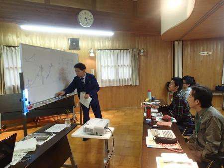 細川所長による林業の講義