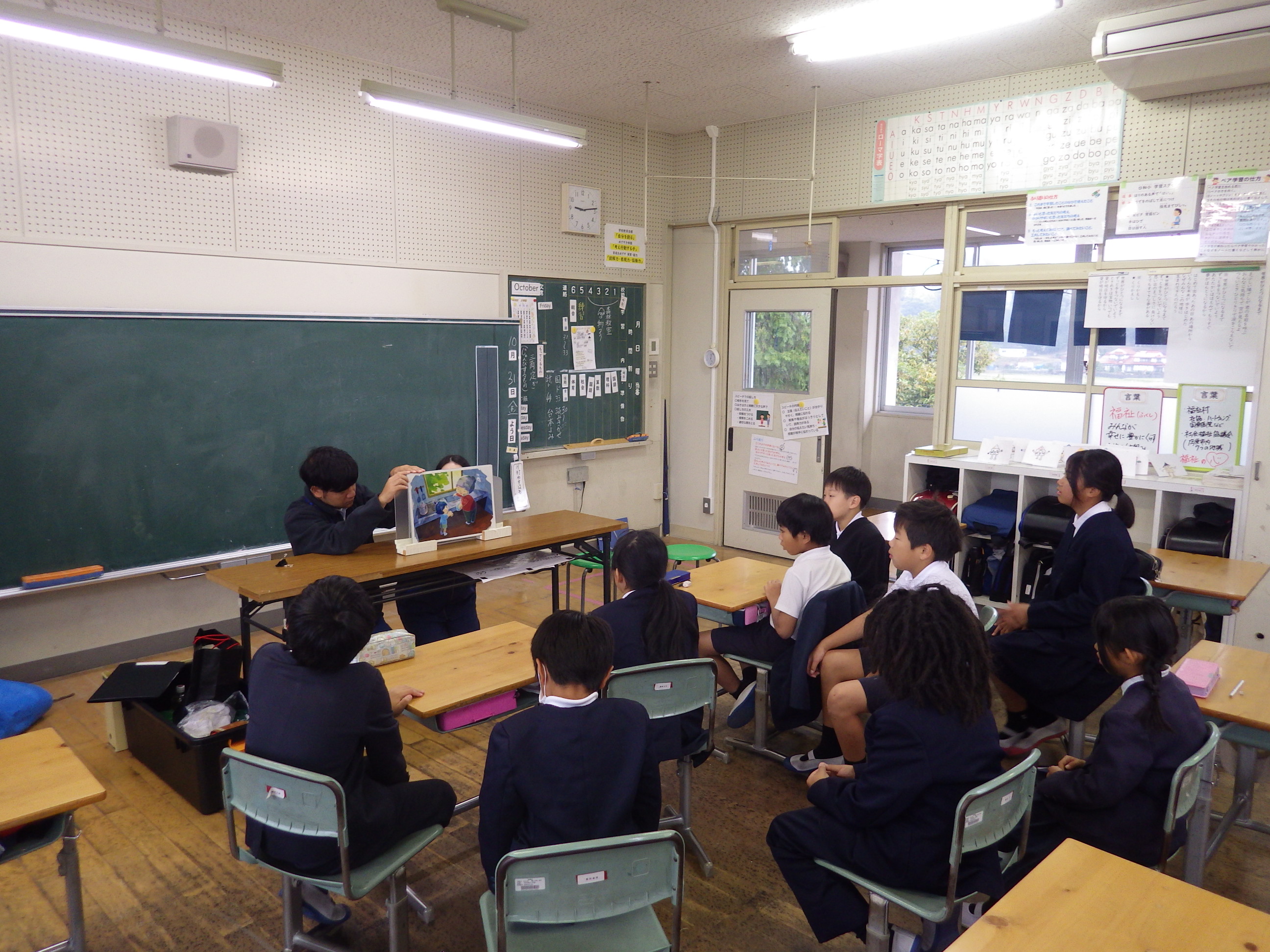 森林教室紙芝居で説明