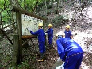 写真5_看板清掃