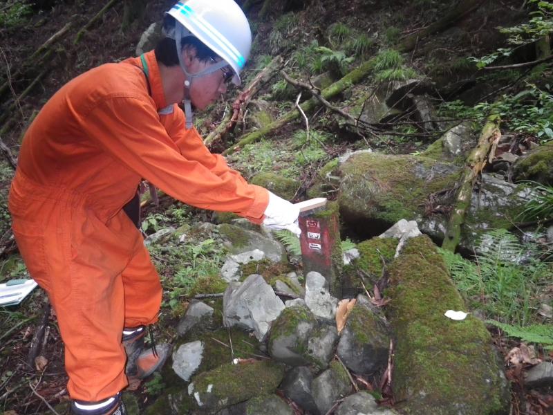 １５０７３０境界標苔とり