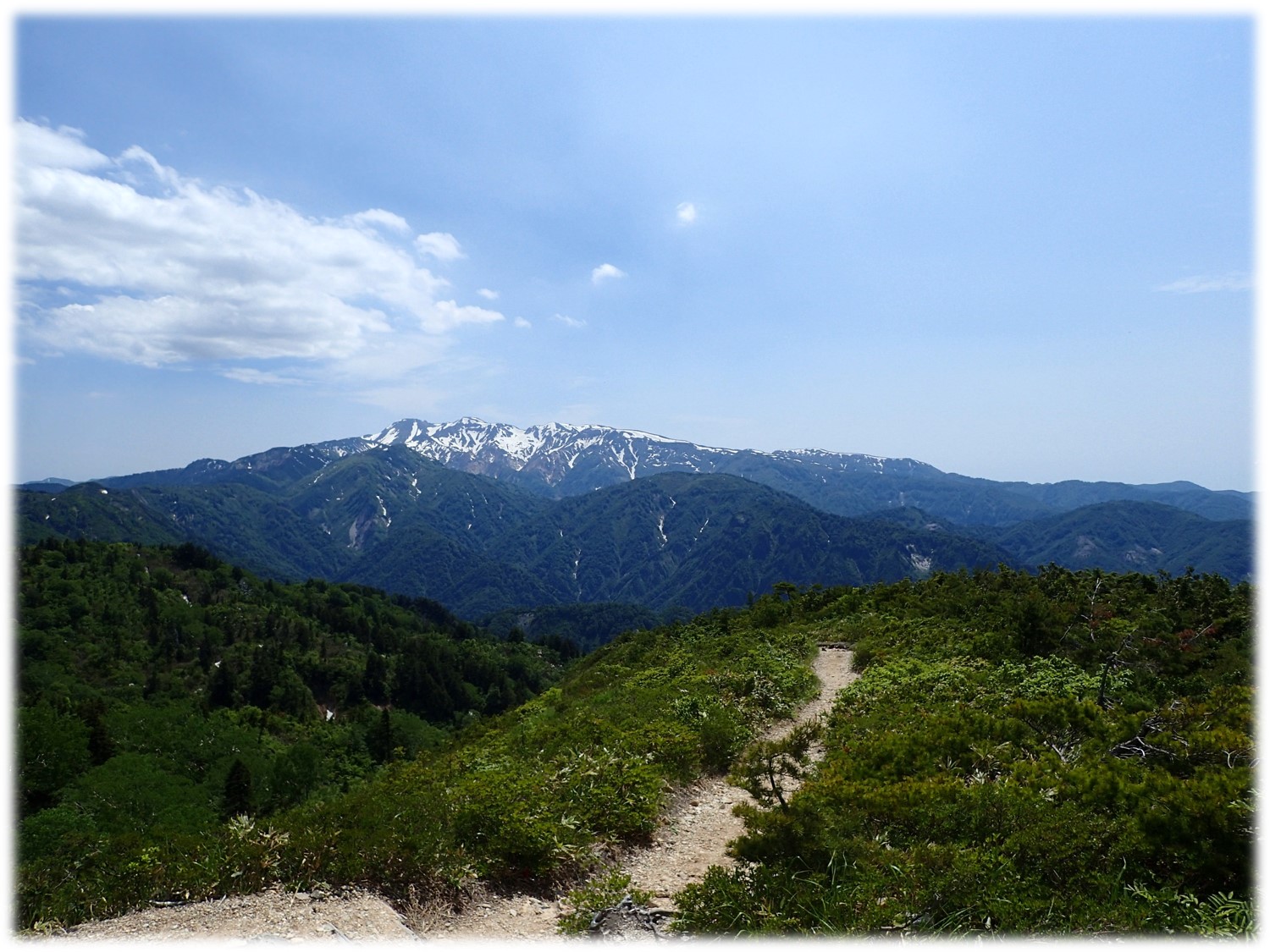 三方岩岳から白山を望む