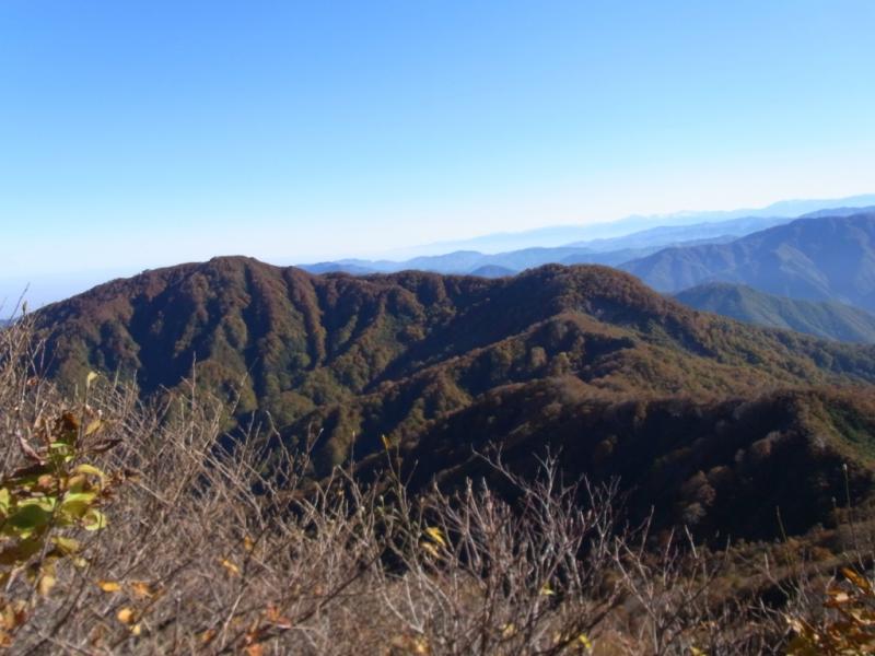 大門山と赤摩古木山(手前）