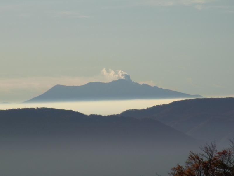 御岳山（赤摩木古山から撮影）