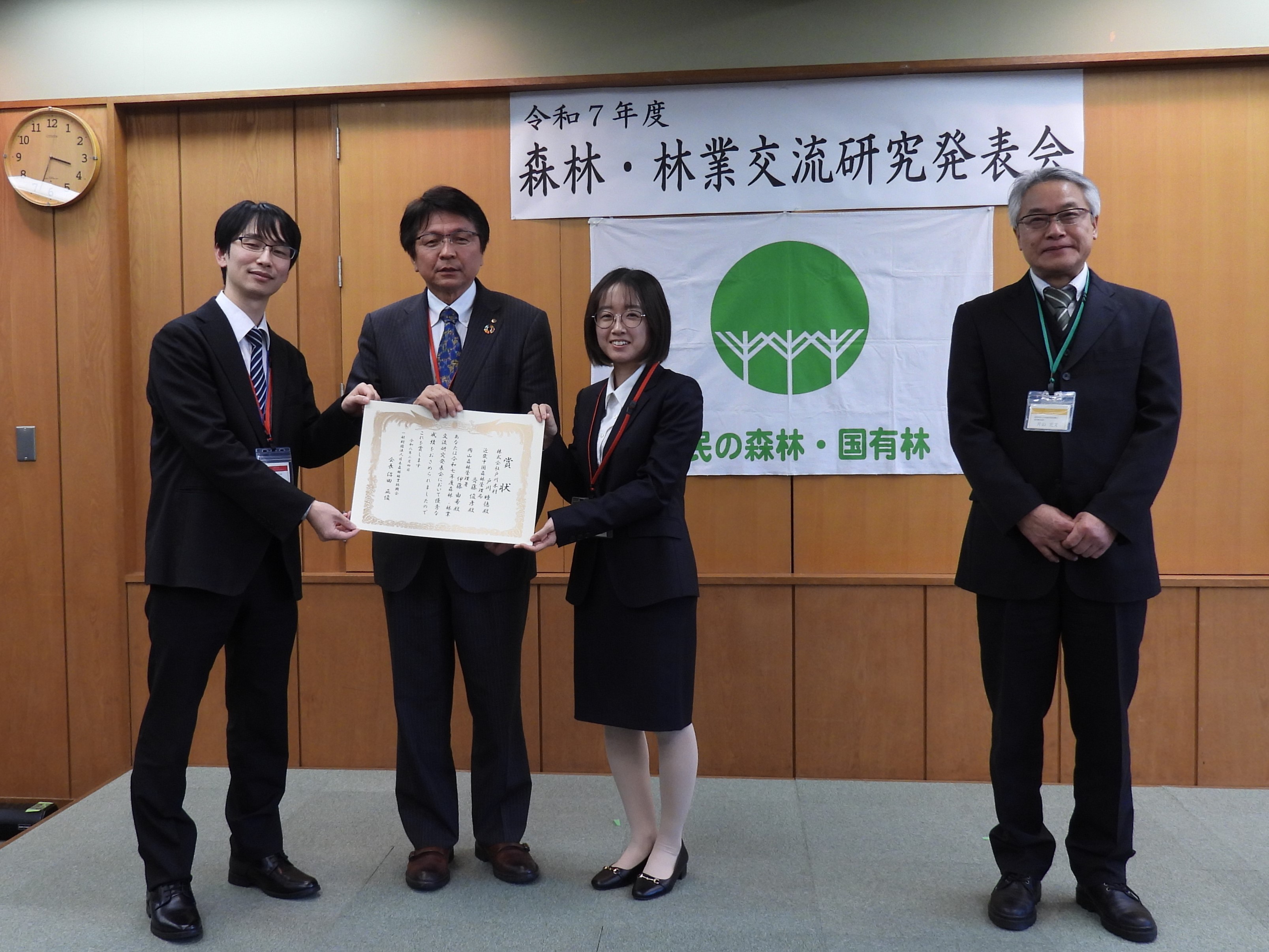 株式会社戸川木材 戸川さん 近畿中国森林管理局資源活用課 斎藤さん 岡山森林管理署 伊藤さんと日本林業振興会森林調査部長