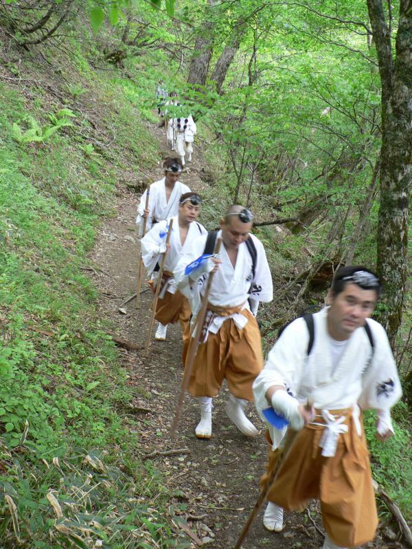 28.大峯奥駆道を行く修験者