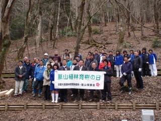 植樹後の記念撮影